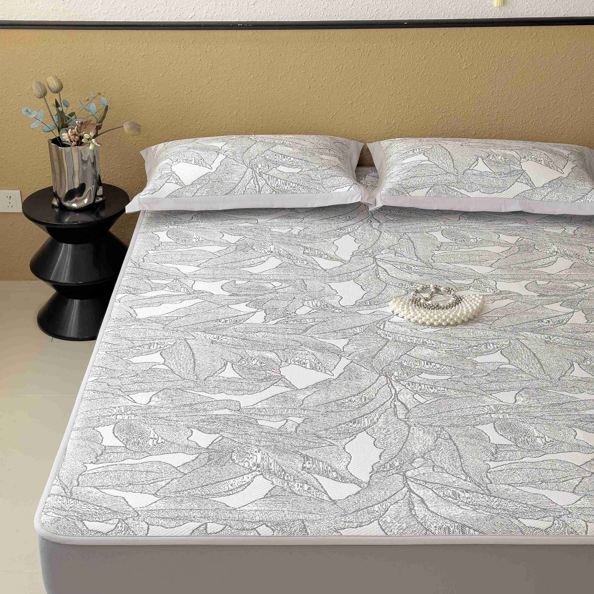 91家纺网 家纺一手货源 找家纺 孩子王家纺 2026春夏新款凉感过0.21夏天家用软席子可机洗空调席夏季高端华夫格凉席三件套 家大叶大-北欧深灰 床笠款