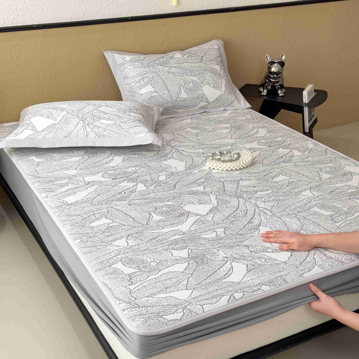 91家纺网 家纺一手货源 找家纺 孩子王家纺 2026春夏新款凉感过0.21夏天家用软席子可机洗空调席夏季高端华夫格凉席三件套 家大叶大-北欧深灰 床笠款