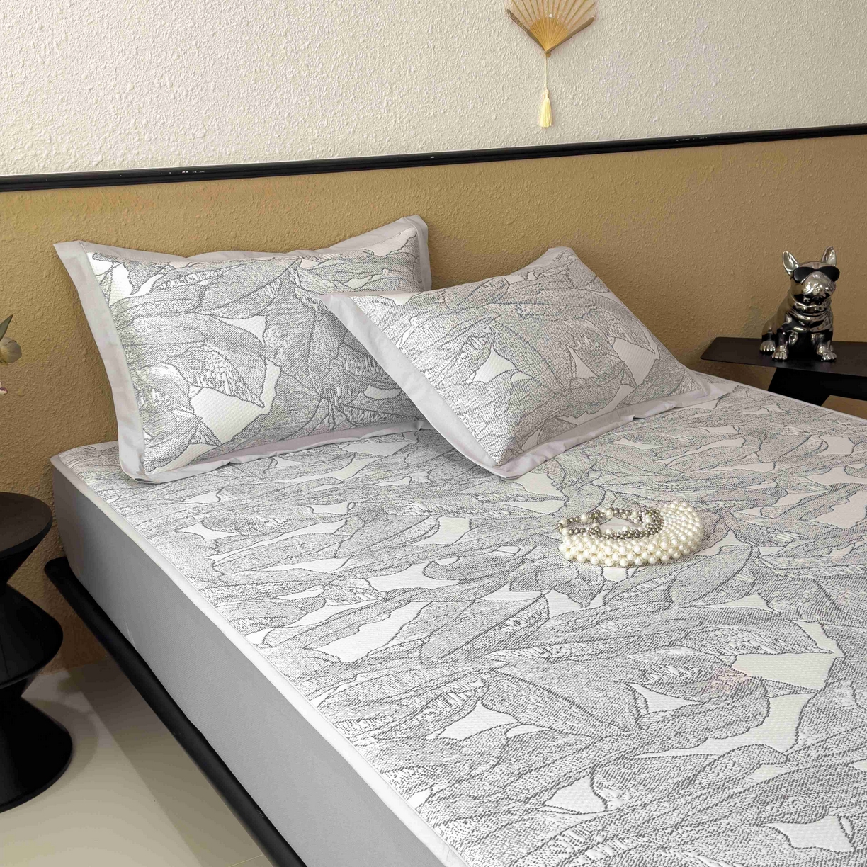 91家纺网 家纺一手货源 找家纺 孩子王家纺 2026春夏新款凉感过0.21夏天家用软席子可机洗空调席夏季高端华夫格凉席三件套 家大叶大-北欧深灰 床笠款