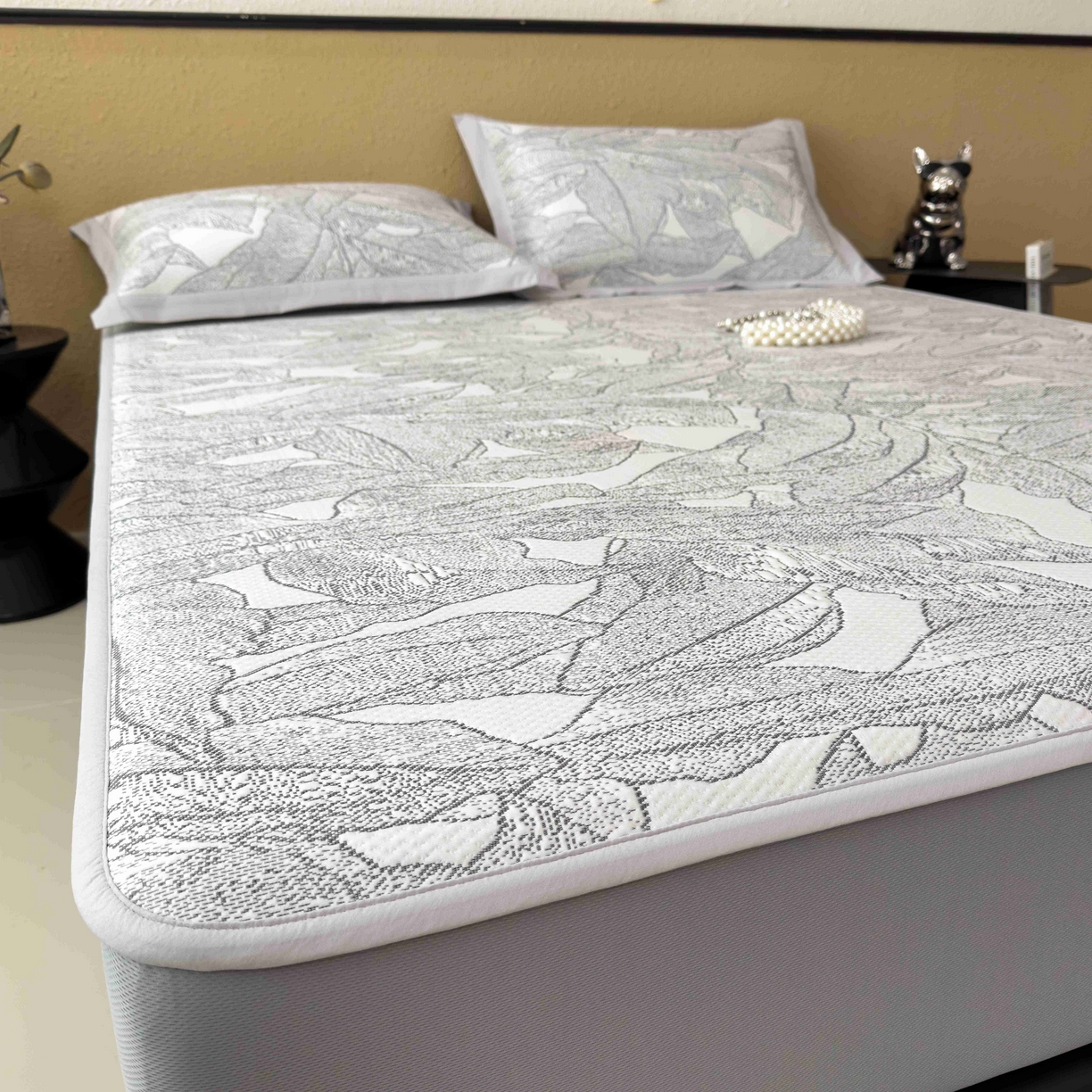 91家纺网 家纺一手货源 找家纺 孩子王家纺 2026春夏新款凉感过0.21夏天家用软席子可机洗空调席夏季高端华夫格凉席三件套 家大叶大-北欧深灰 床笠款