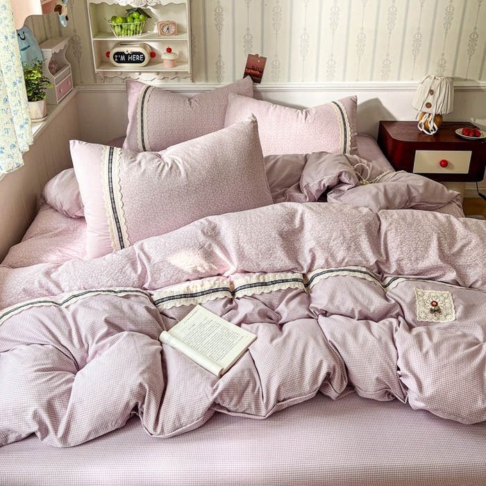 91家纺网 家纺一手货源 找家纺 韩秀家纺 2026新款A类仿棉四件套超柔古法棉水洗棉法式花边床笠四件套 烟雨浅紫（提供买家秀）