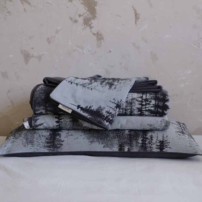 91家纺网 家纺一手货源 找家纺 佳汐蓝家纺 2026新款【慢性子】系列色织提花夏被&四件套 迷雾森林（灰）