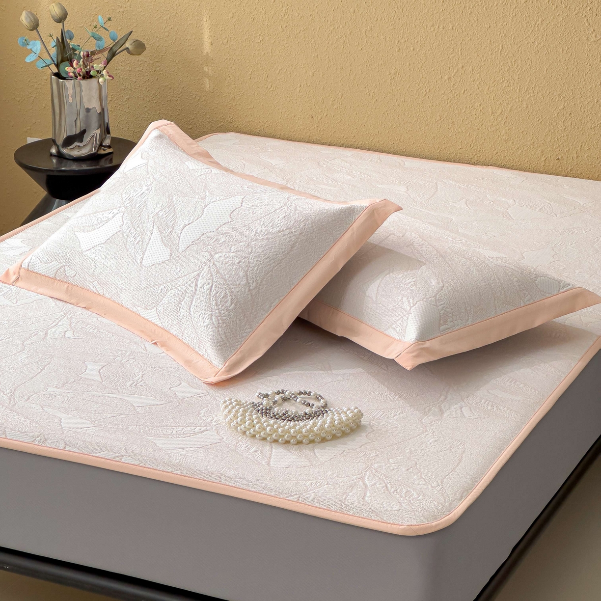 91家纺网 家纺一手货源 找家纺 孩子王家纺 2026春夏新款凉感过0.21夏天家用软席子可机洗空调席夏季高端华夫格凉席三件套 家大叶大-贝壳粉 床笠款