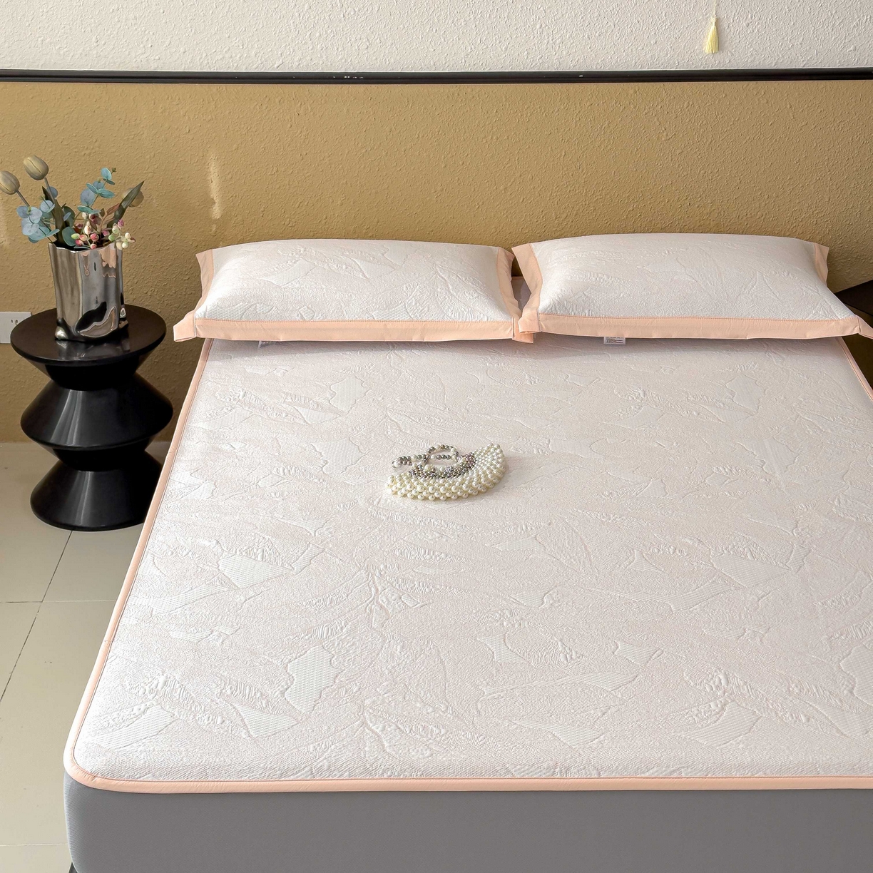 91家纺网 家纺一手货源 找家纺 孩子王家纺 2026春夏新款凉感过0.21夏天家用软席子可机洗空调席夏季高端华夫格凉席三件套 家大叶大-贝壳粉 床笠款