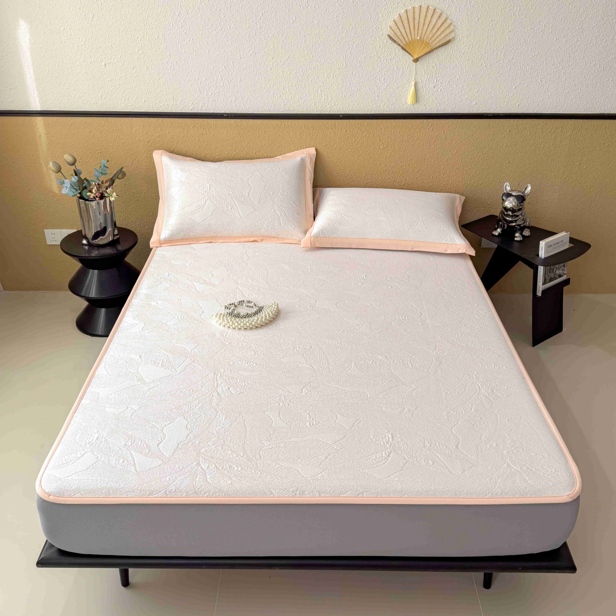 91家纺网 家纺一手货源 找家纺 孩子王家纺 2026春夏新款凉感过0.21夏天家用软席子可机洗空调席夏季高端华夫格凉席三件套 家大叶大-贝壳粉 床笠款