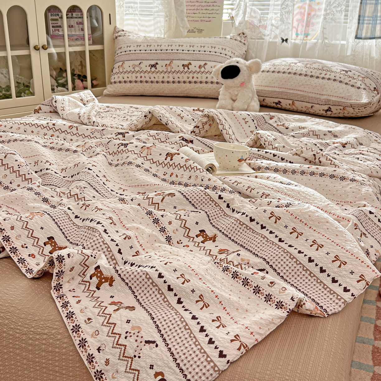 91家纺网 家纺一手货源 找家纺 老K (原美阁） 2026新款泡芙棉夏被四件套双层纱泡芙纱单夏被 焦糖布丁