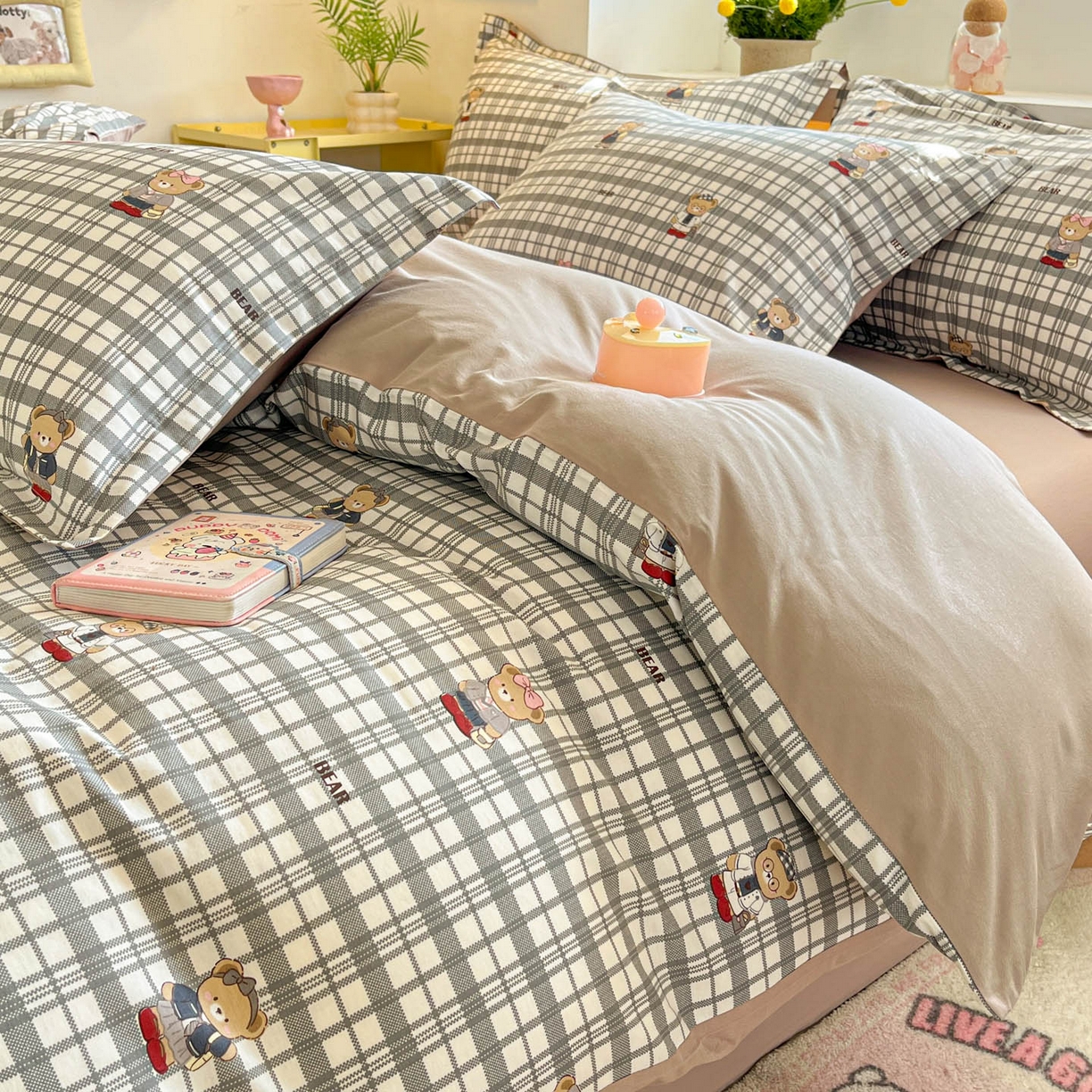 91家纺网 家纺一手货源 找家纺 涵宸家纺 2026新款全棉印花小清新四件套 小熊院风