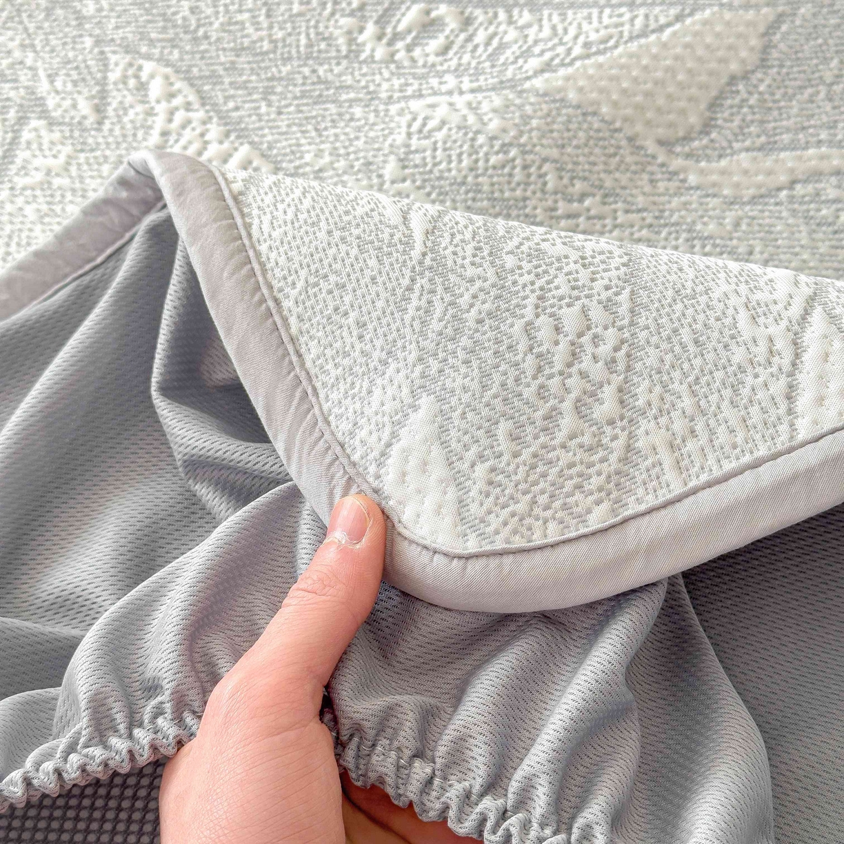 91家纺网 家纺一手货源 找家纺 孩子王家纺 2026春夏新款凉感过0.21夏天家用软席子可机洗空调席夏季高端华夫格凉席三件套 家大叶大-沥青浅灰 床笠款