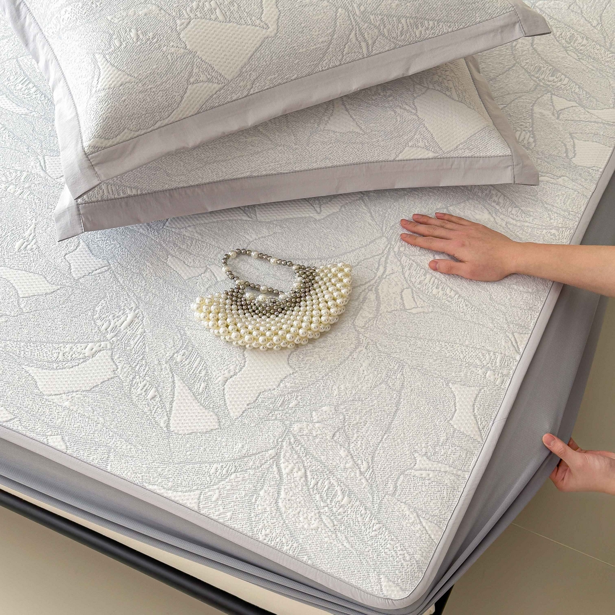 91家纺网 家纺一手货源 找家纺 孩子王家纺 2026春夏新款凉感过0.21夏天家用软席子可机洗空调席夏季高端华夫格凉席三件套 家大叶大-沥青浅灰 床笠款