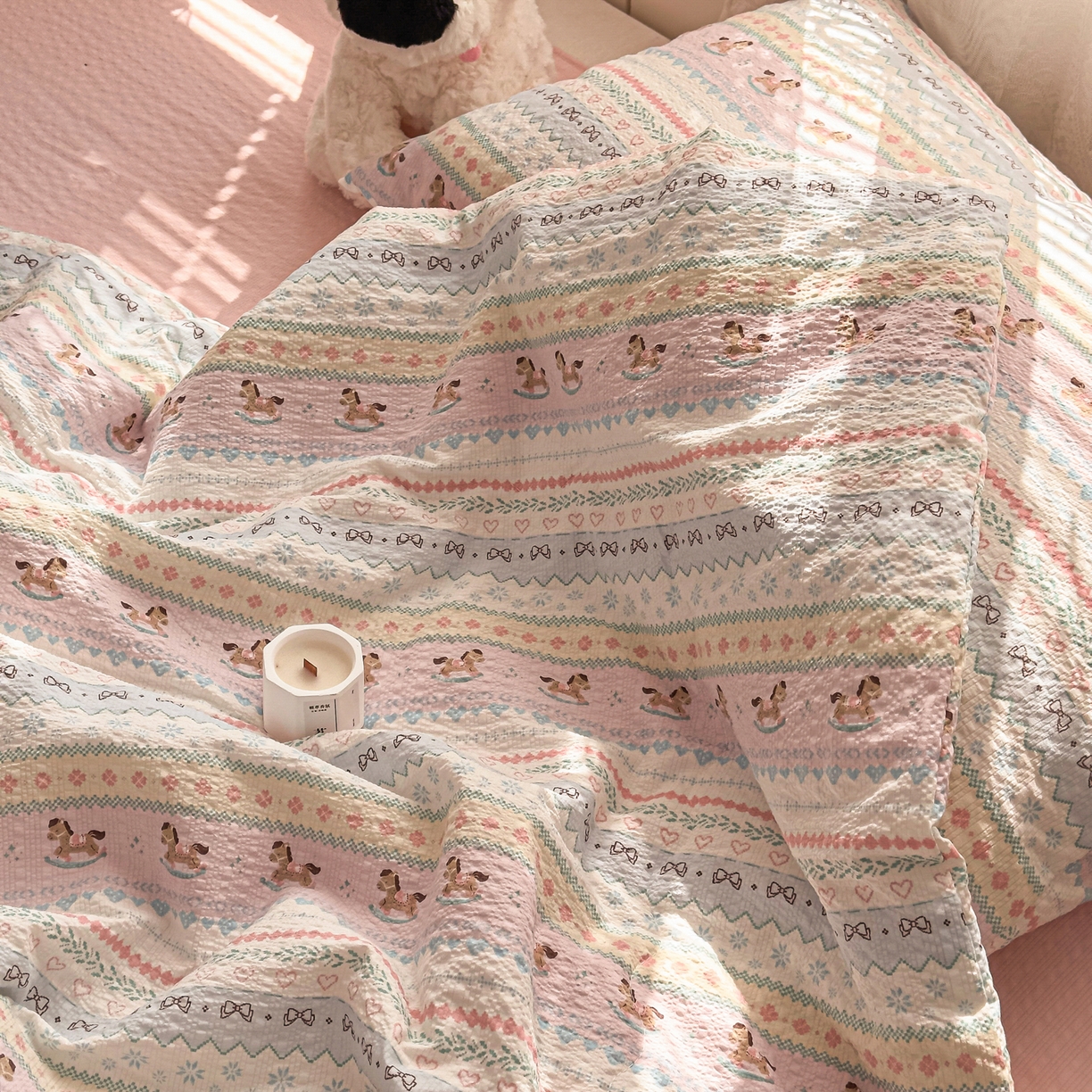 91家纺网 家纺一手货源 找家纺 老K (原美阁） 2026新款泡芙棉夏被四件套双层纱泡芙纱单夏被 摇摇小木马