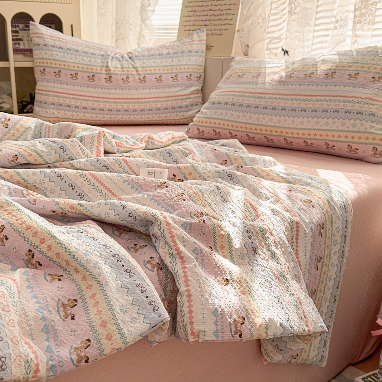 91家纺网 家纺一手货源 找家纺 老K (原美阁） 2026新款泡芙棉夏被四件套双层纱泡芙纱单夏被 摇摇小木马