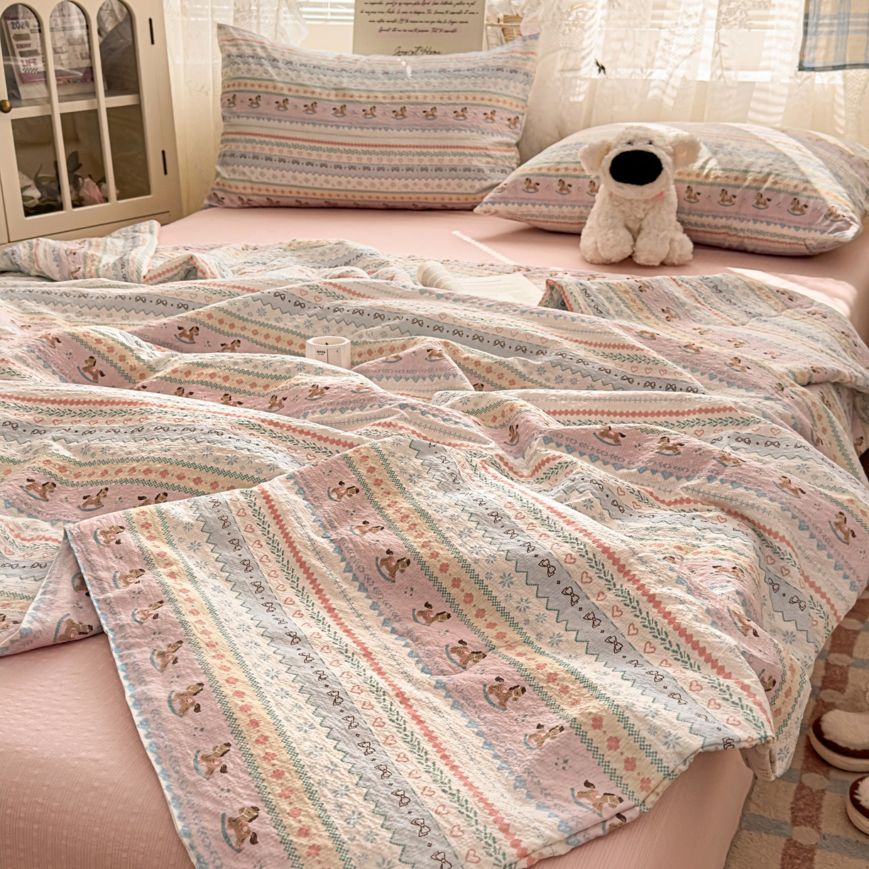 91家纺网 家纺一手货源 找家纺 老K (原美阁） 2026新款泡芙棉夏被四件套双层纱泡芙纱单夏被 摇摇小木马