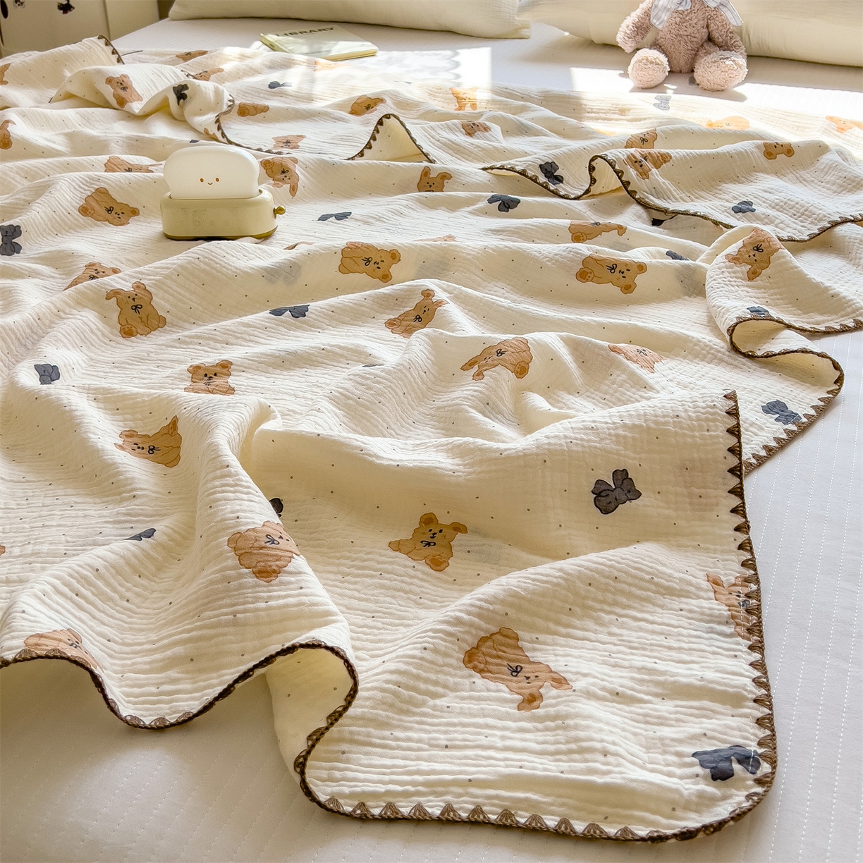 91家纺网 家纺一手货源 找家纺 布凡家居 2026新款全棉纯棉双层纱布毯夏被毯盖毯双层纱浴巾毯 皱皱纱-小玩偶