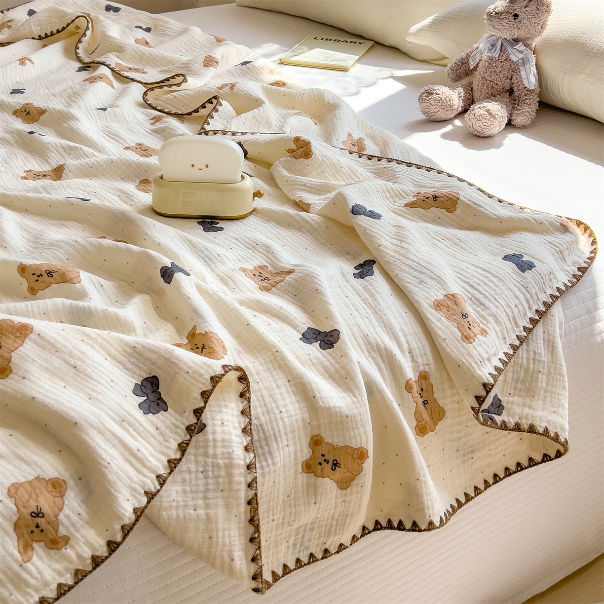 91家纺网 家纺一手货源 找家纺 布凡家居 2026新款全棉纯棉双层纱布毯夏被毯盖毯双层纱浴巾毯 皱皱纱-小玩偶