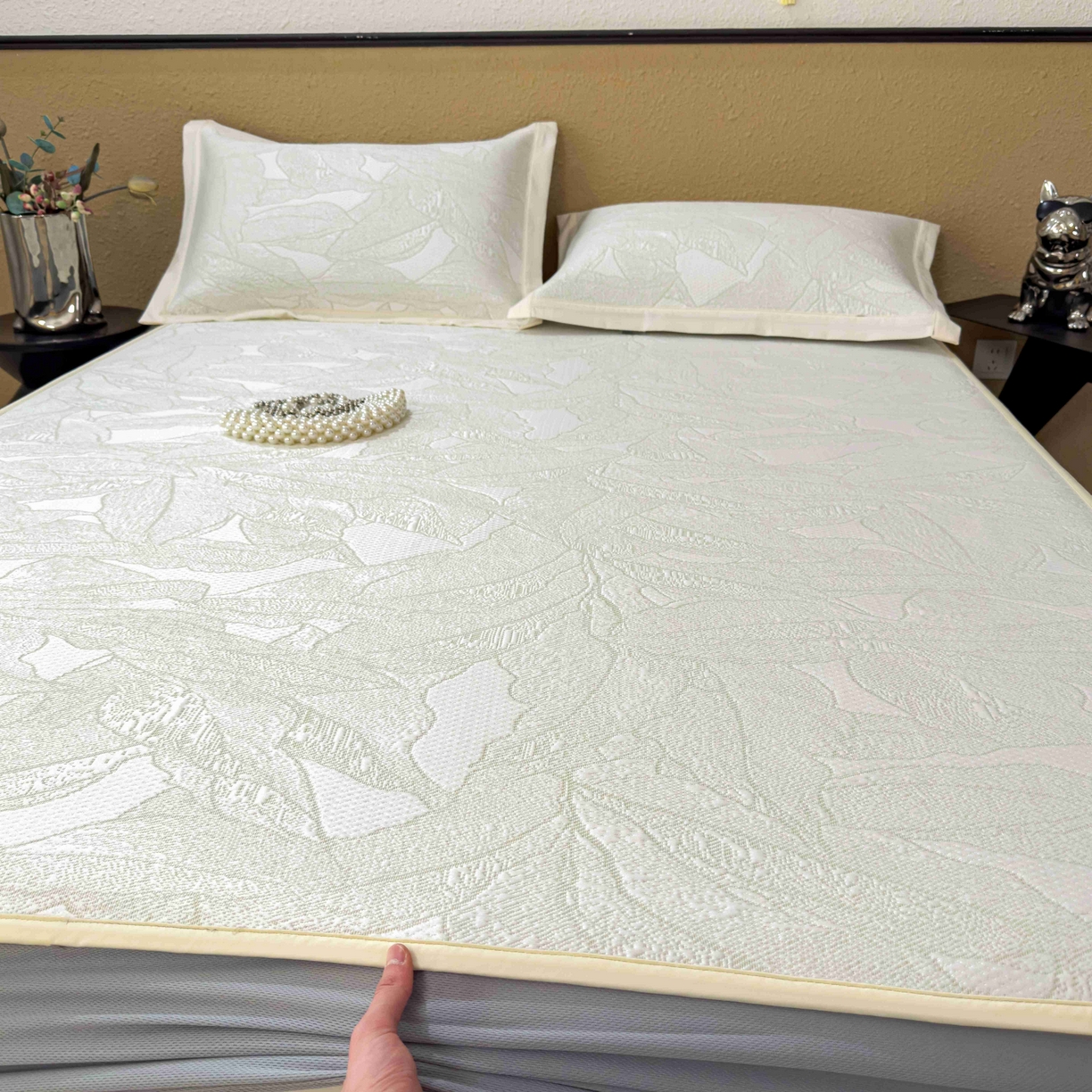 91家纺网 家纺一手货源 找家纺 孩子王家纺 2026春夏新款凉感过0.21夏天家用软席子可机洗空调席夏季高端华夫格凉席三件套 家大叶大-松果绿 床笠款