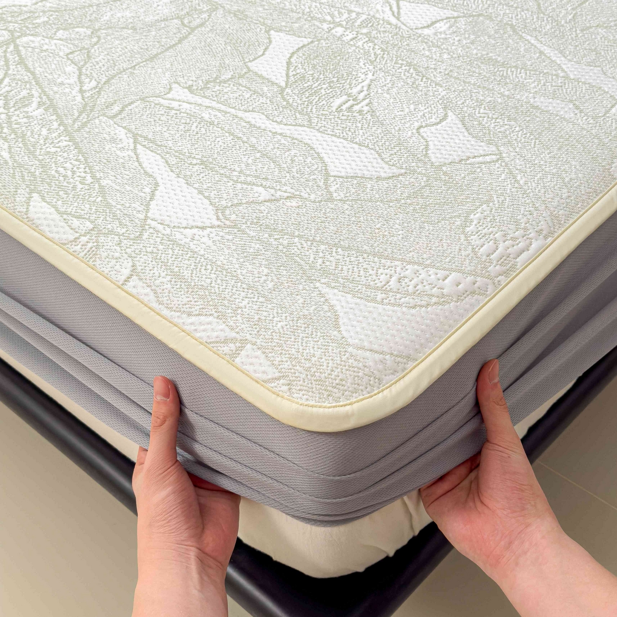 91家纺网 家纺一手货源 找家纺 孩子王家纺 2026春夏新款凉感过0.21夏天家用软席子可机洗空调席夏季高端华夫格凉席三件套 家大叶大-松果绿 床笠款