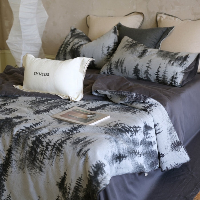 91家纺网 家纺一手货源 找家纺 佳汐蓝家纺 2026新款【慢性子】系列色织提花夏被&四件套 迷雾森林（灰）