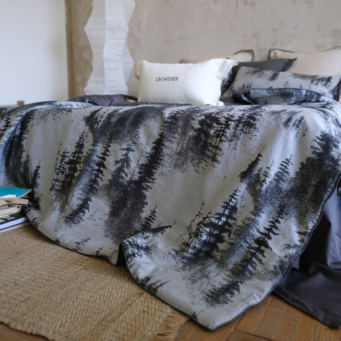 91家纺网 家纺一手货源 找家纺 佳汐蓝家纺 2026新款【慢性子】系列色织提花夏被&四件套 迷雾森林（灰）