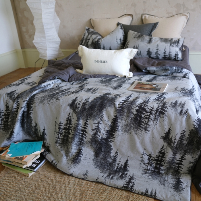 91家纺网 家纺一手货源 找家纺 佳汐蓝家纺 2026新款【慢性子】系列色织提花夏被&四件套 迷雾森林（灰）