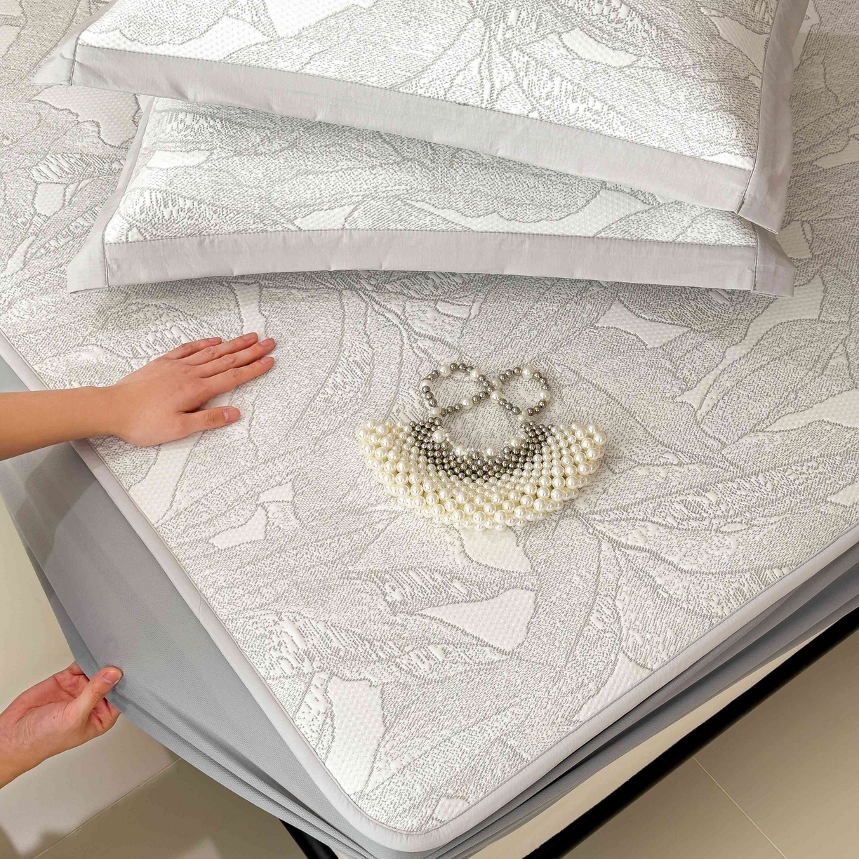 91家纺网 家纺一手货源 找家纺 孩子王家纺 2026春夏新款凉感过0.21夏天家用软席子可机洗空调席夏季高端华夫格凉席三件套 家大叶大-天空蓝 床笠款