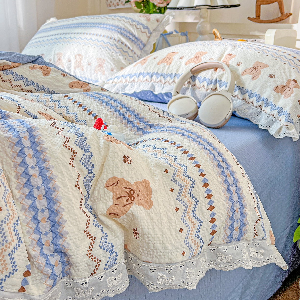 91家纺网 家纺一手货源 找家纺 一比一家纺 2026新款泡芙纱花边四件套 萌趣小熊