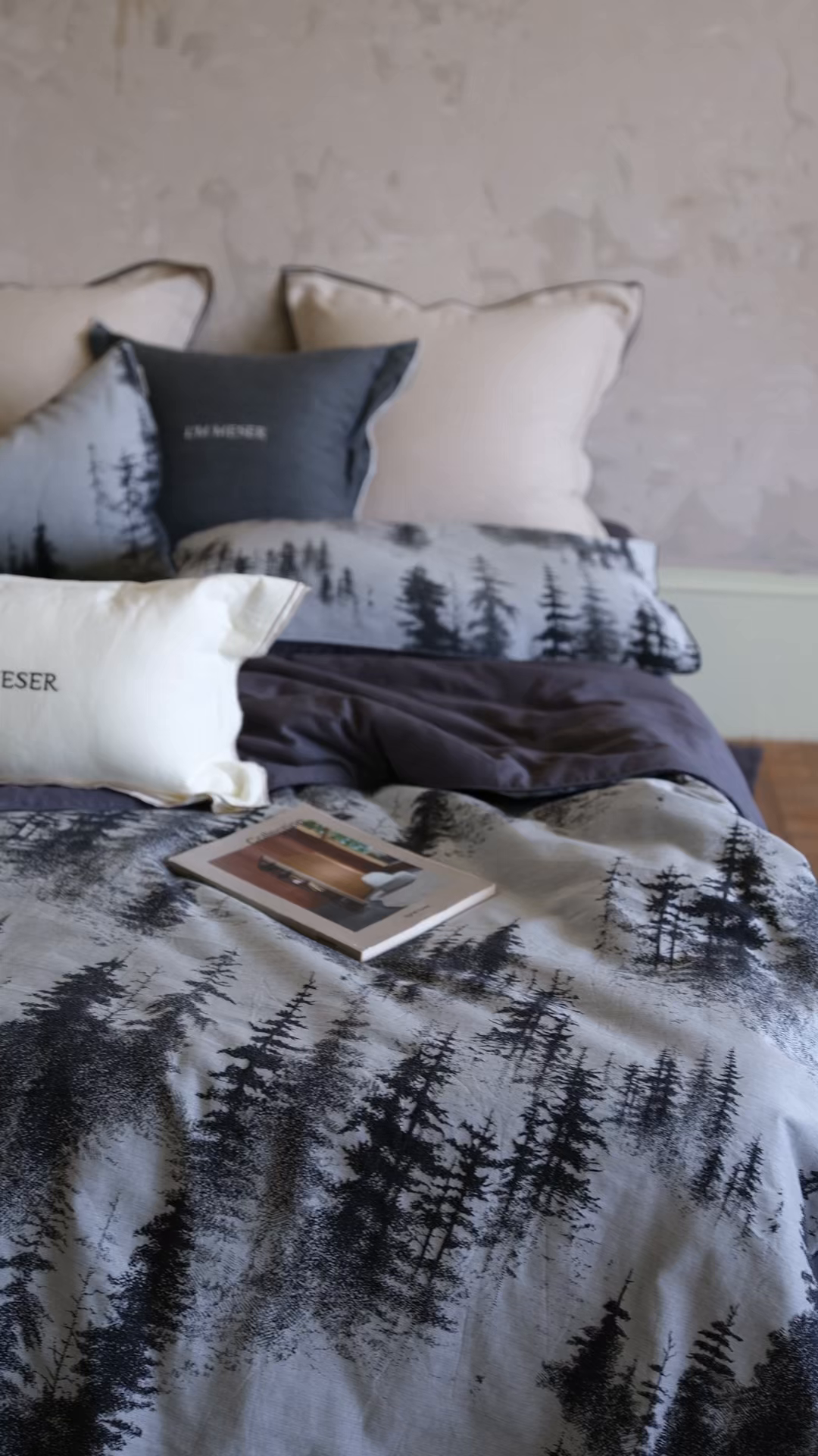 91家纺网 家纺一手货源 找家纺 佳汐蓝家纺 2026新款【慢性子】系列色织提花夏被&四件套 迷雾森林（灰）