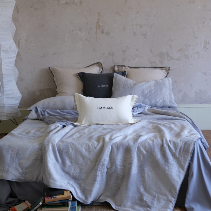 91家纺网 家纺一手货源 找家纺 佳汐蓝家纺 2026新款【慢性子】系列色织提花夏被&四件套 迷雾森林（蓝）