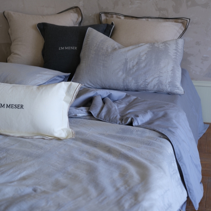 91家纺网 家纺一手货源 找家纺 佳汐蓝家纺 2026新款【慢性子】系列色织提花夏被&四件套 迷雾森林（蓝）