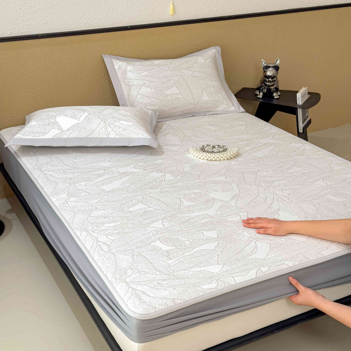 91家纺网 家纺一手货源 找家纺 孩子王家纺 2026春夏新款凉感过0.21夏天家用软席子可机洗空调席夏季高端华夫格凉席三件套 家大叶大-棕雾咖 床笠款