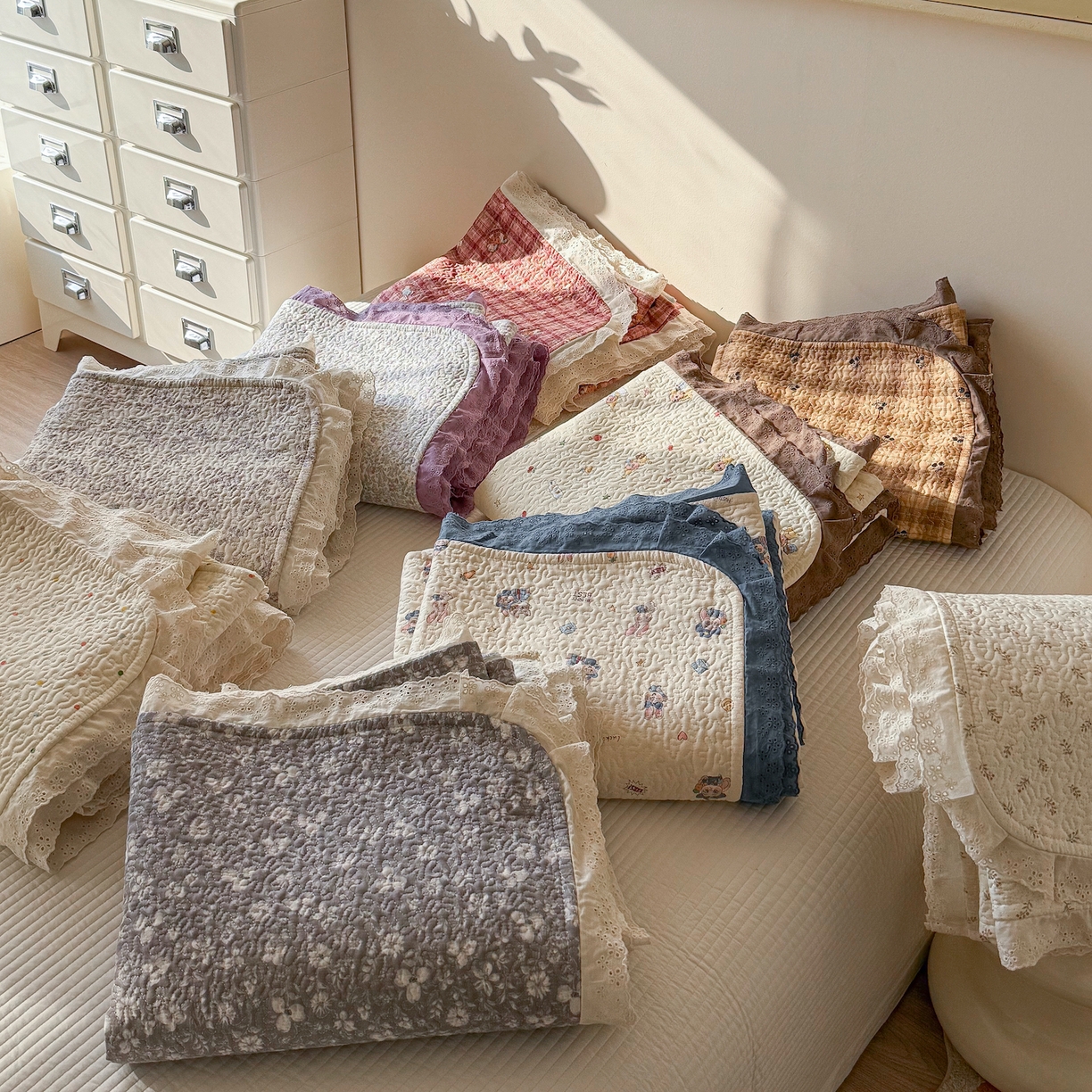 91家纺网 家纺一手货源 找家纺 （总）乐野家居 2025热款学生床全棉色织水洗棉夹棉多功能床垫-床盖