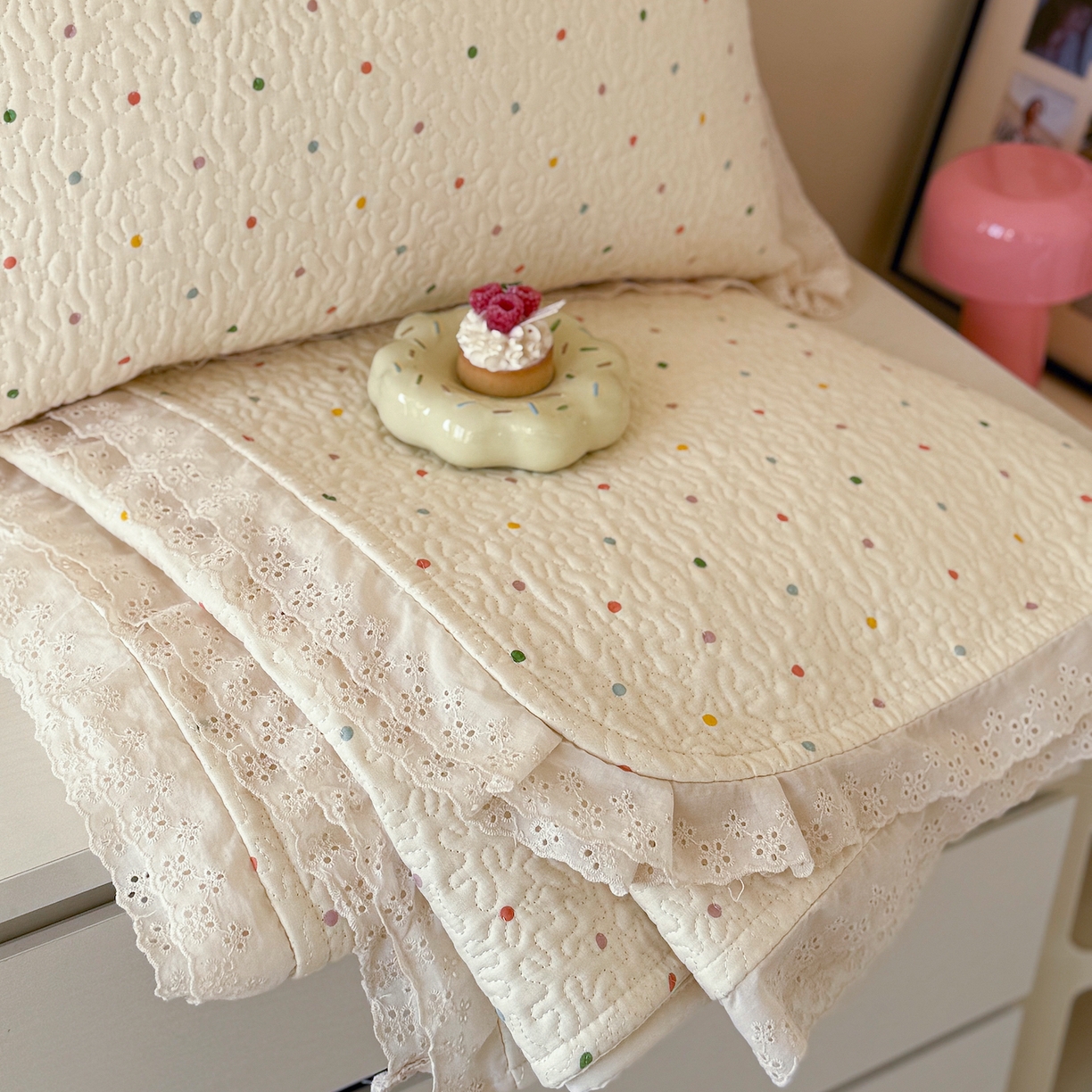 91家纺网 家纺一手货源 找家纺 乐野家居 2026新款印花全棉有氧双层纱床盖三件套 波点童话