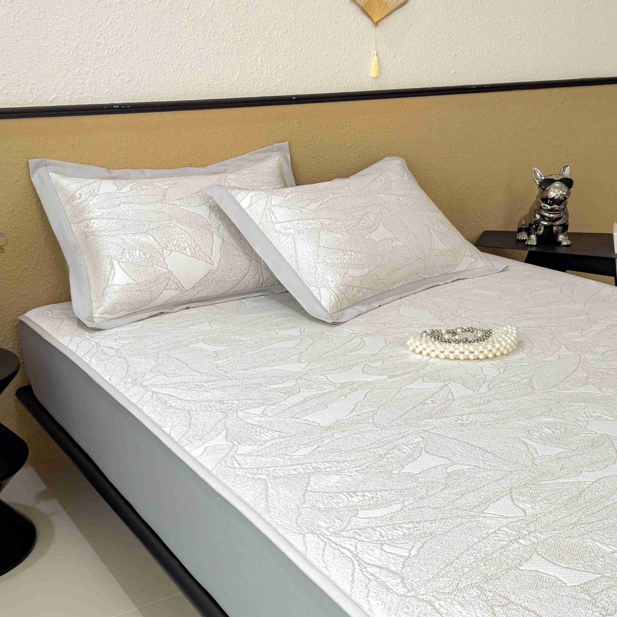 91家纺网 家纺一手货源 找家纺 孩子王家纺 2026春夏新款凉感过0.21夏天家用软席子可机洗空调席夏季高端华夫格凉席三件套 家大叶大-棕雾咖 床笠款