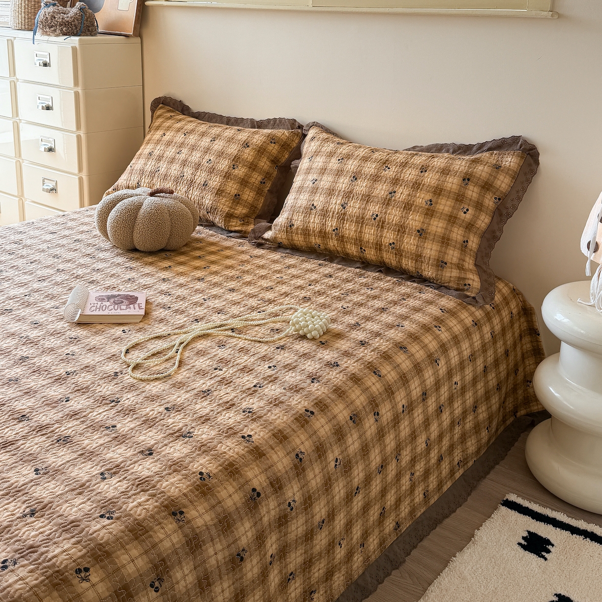 91家纺网 家纺一手货源 找家纺 乐野家居 2026新款印花全棉有氧双层纱床盖三件套 焦糖樱桃