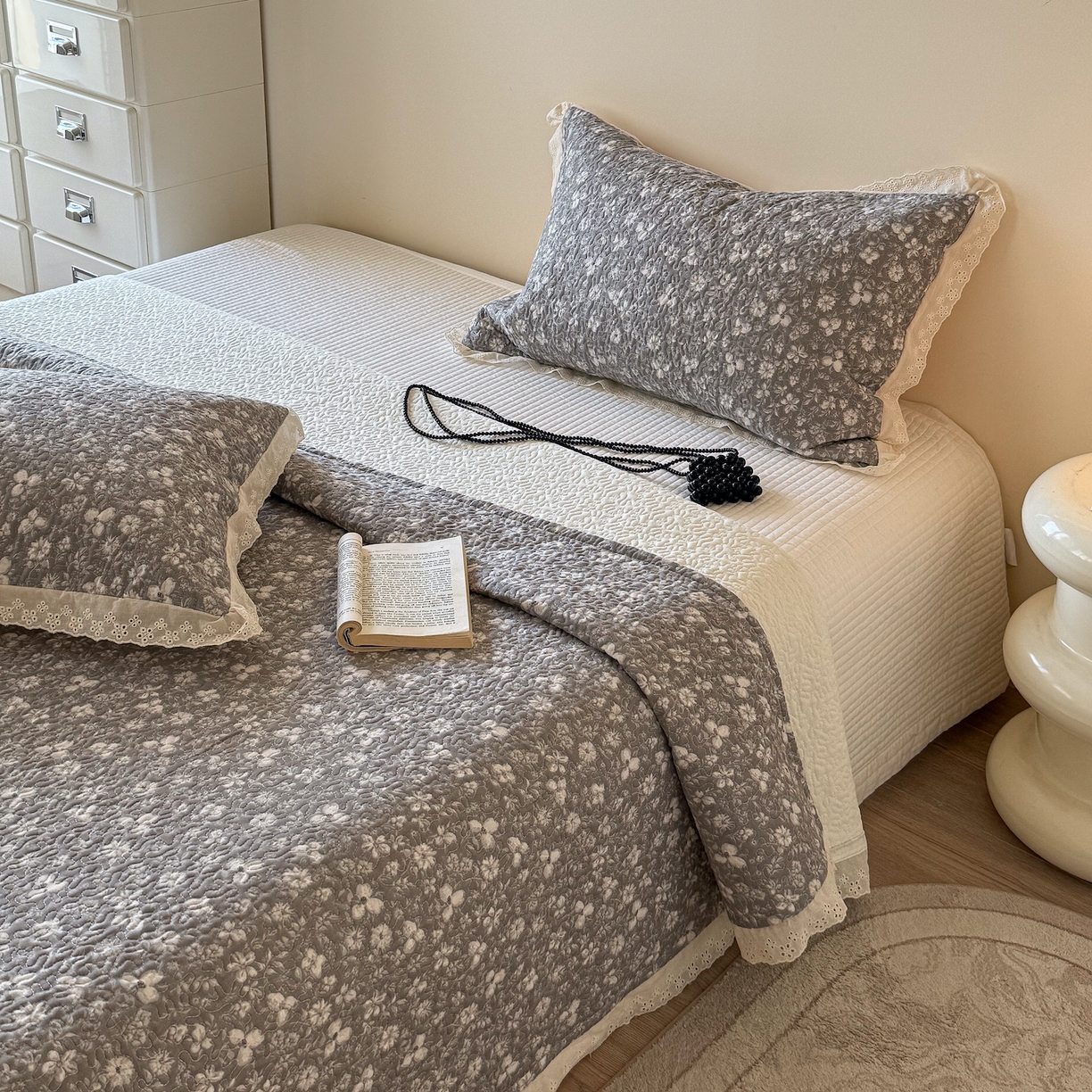 91家纺网 家纺一手货源 找家纺 乐野家居 2026新款印花全棉有氧双层纱床盖三件套 塞纳暮烟