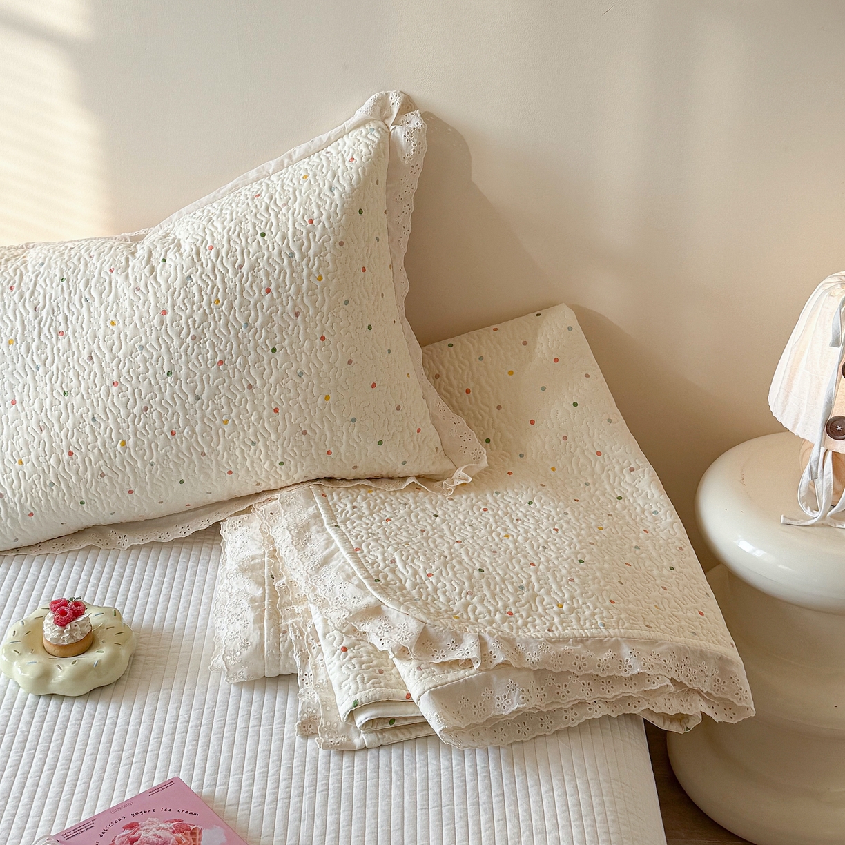 91家纺网 家纺一手货源 找家纺 乐野家居 2026新款印花全棉有氧双层纱床盖三件套 波点童话