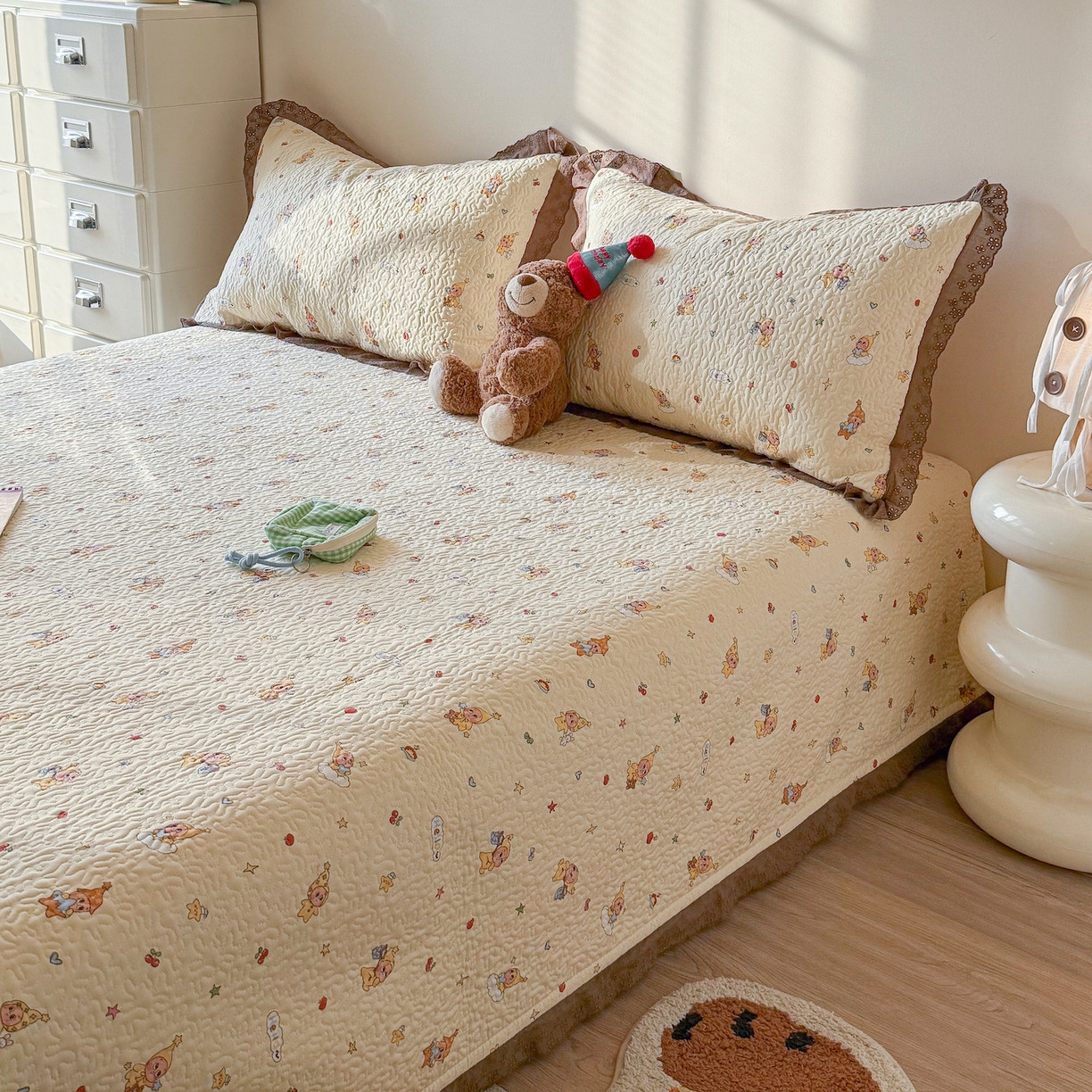 91家纺网 家纺一手货源 找家纺 乐野家居 2026新款印花全棉有氧双层纱床盖三件套 可爱星人