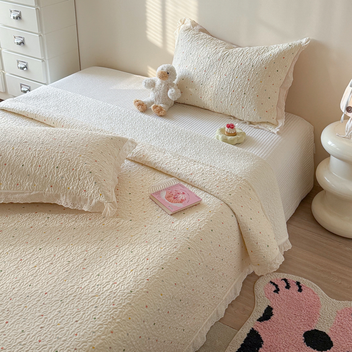 91家纺网 家纺一手货源 找家纺 乐野家居 2026新款印花全棉有氧双层纱床盖三件套 波点童话