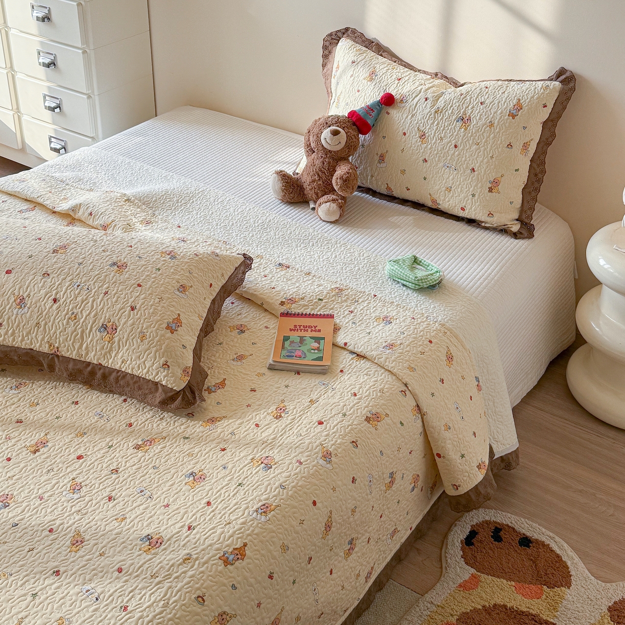 91家纺网 家纺一手货源 找家纺 乐野家居 2026新款印花全棉有氧双层纱床盖三件套 可爱星人