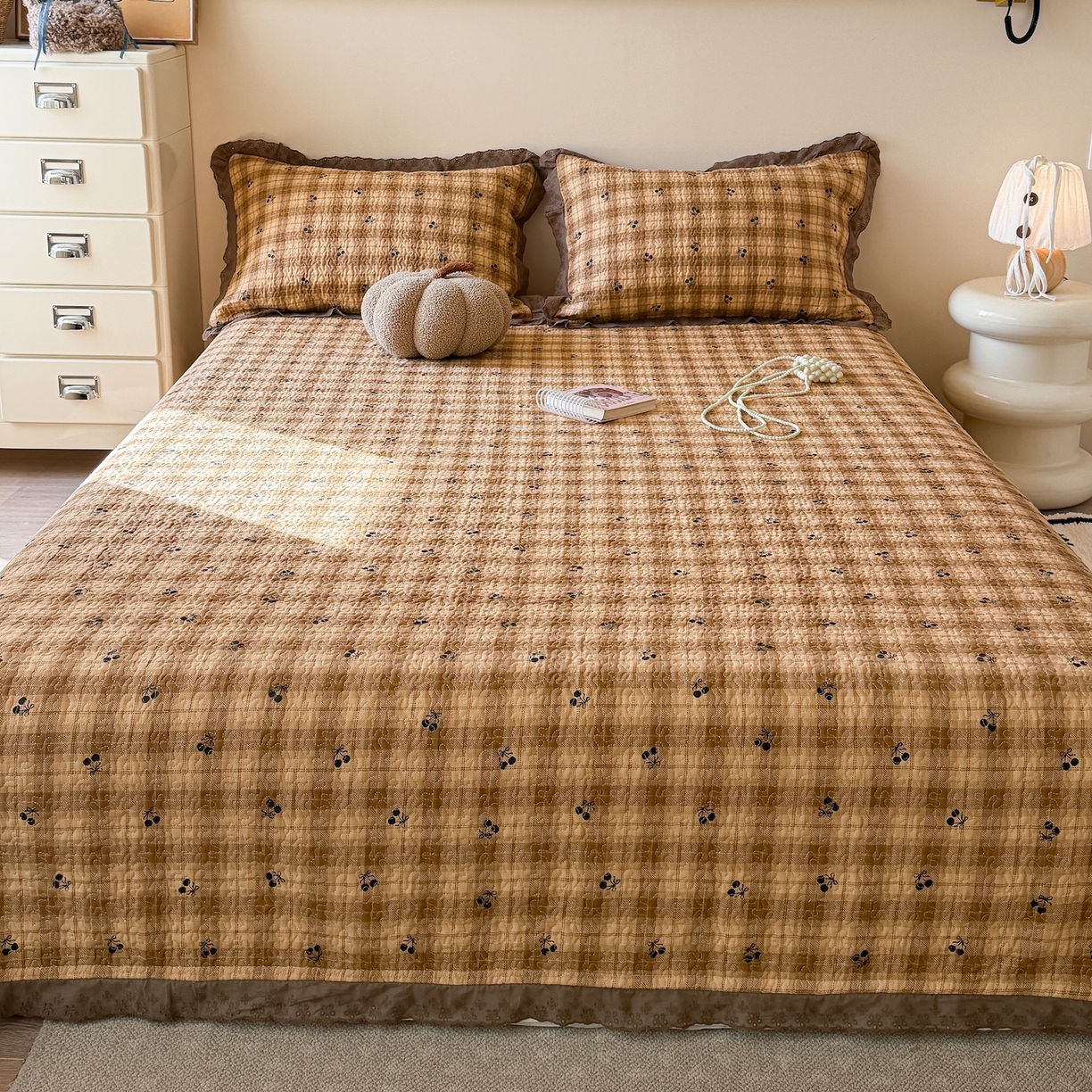 91家纺网 家纺一手货源 找家纺 乐野家居 2026新款印花全棉有氧双层纱床盖三件套 焦糖樱桃