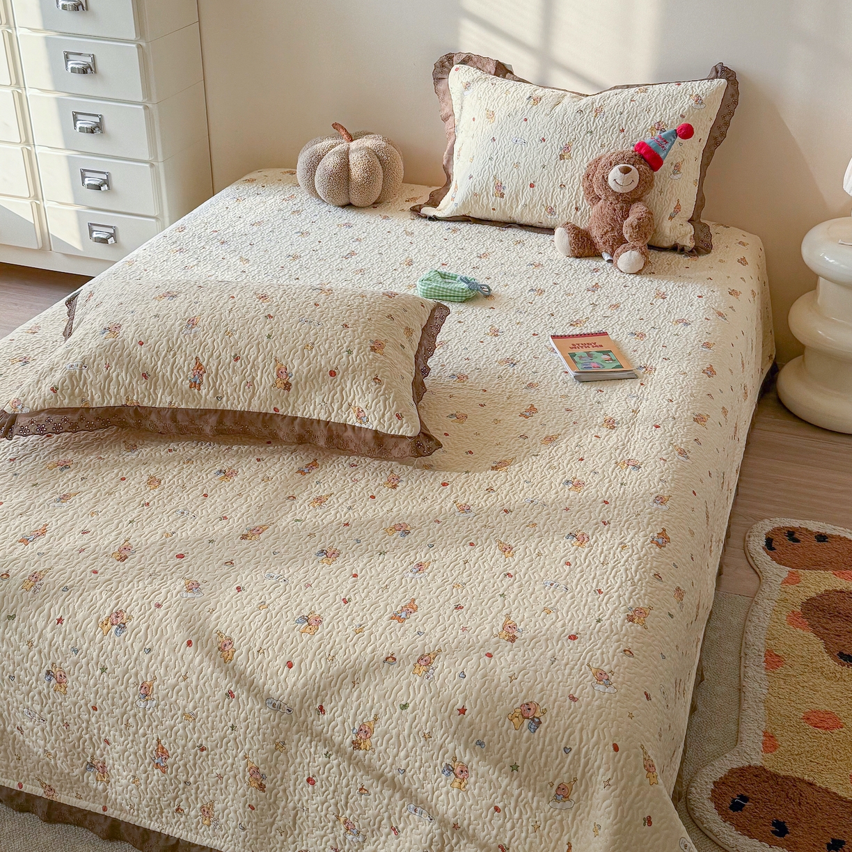 91家纺网 家纺一手货源 找家纺 乐野家居 2026新款印花全棉有氧双层纱床盖三件套 可爱星人