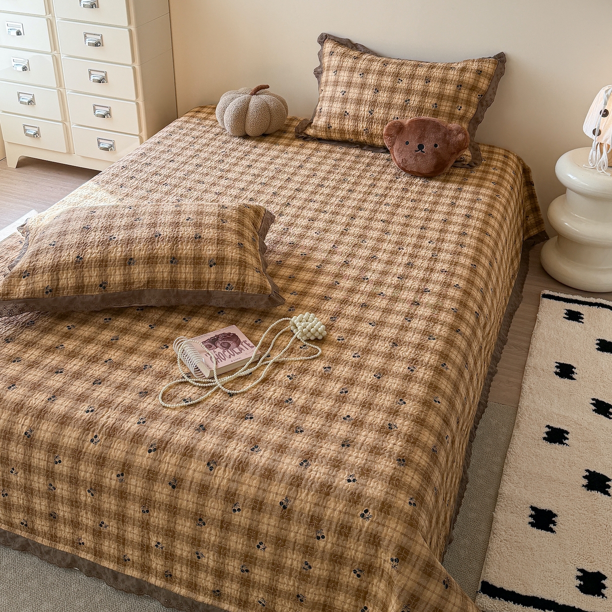 91家纺网 家纺一手货源 找家纺 乐野家居 2026新款印花全棉有氧双层纱床盖三件套 焦糖樱桃