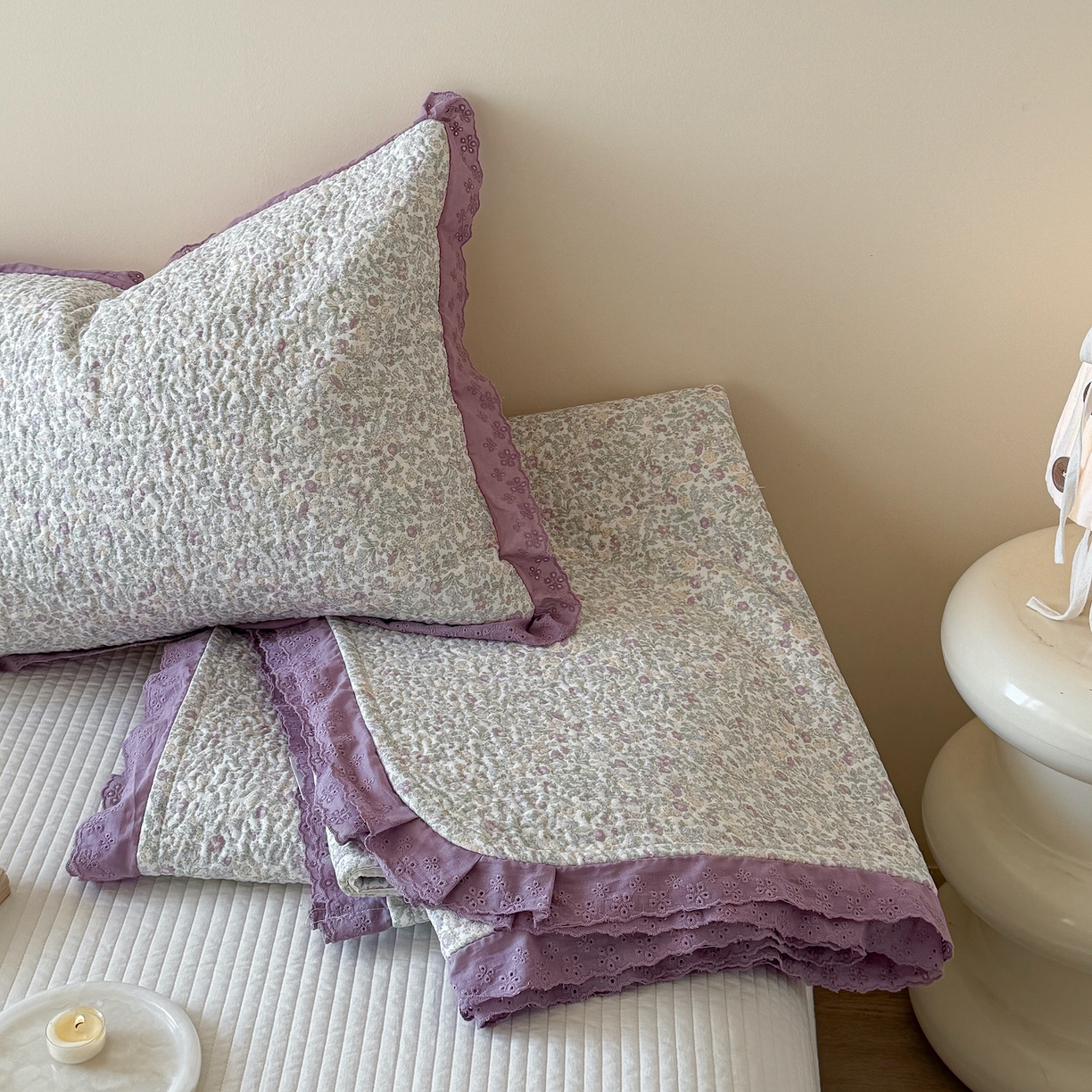 91家纺网 家纺一手货源 找家纺 乐野家居 2026新款印花全棉有氧双层纱床盖三件套 紫萝织梦