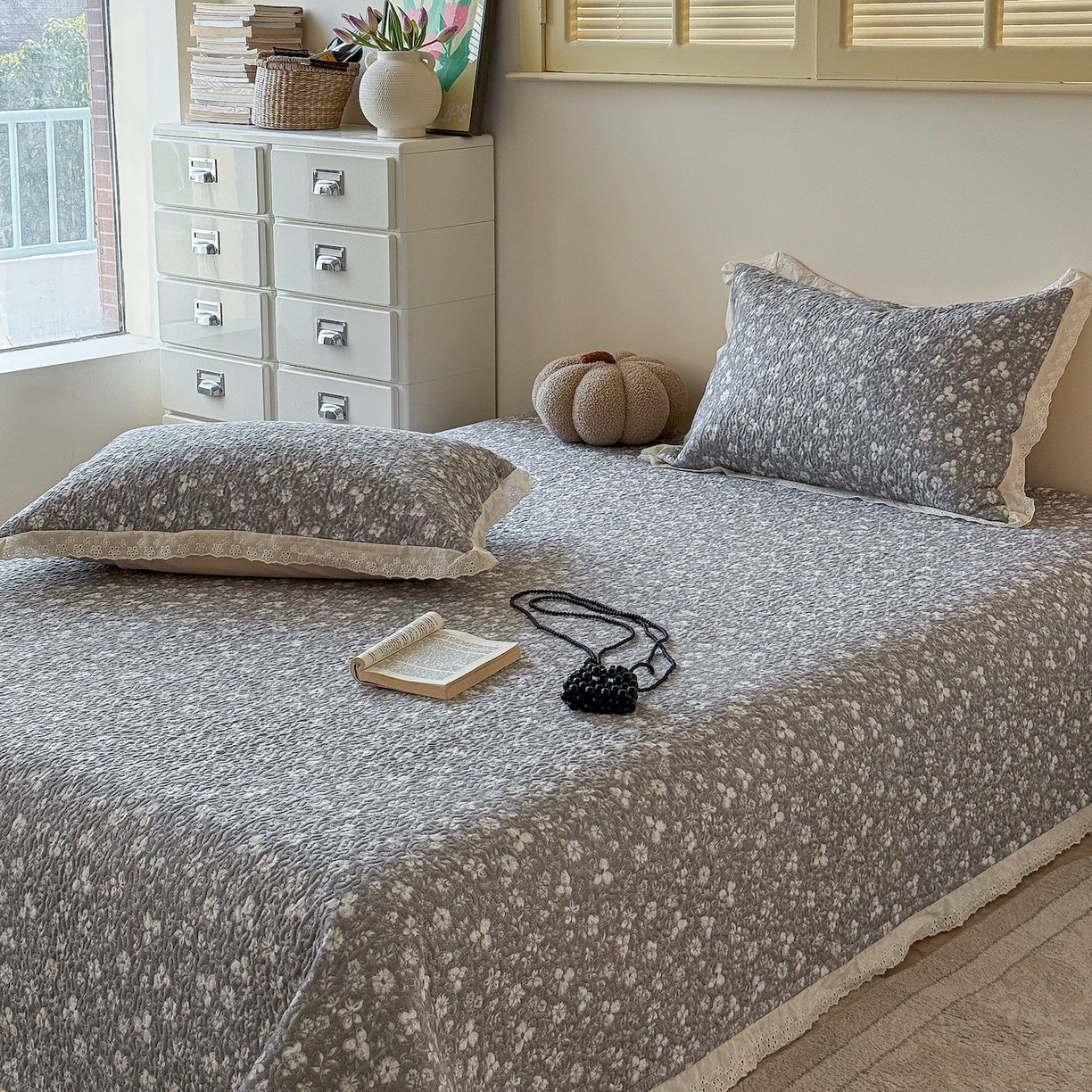 91家纺网 家纺一手货源 找家纺 乐野家居 2026新款印花全棉有氧双层纱床盖三件套 塞纳暮烟