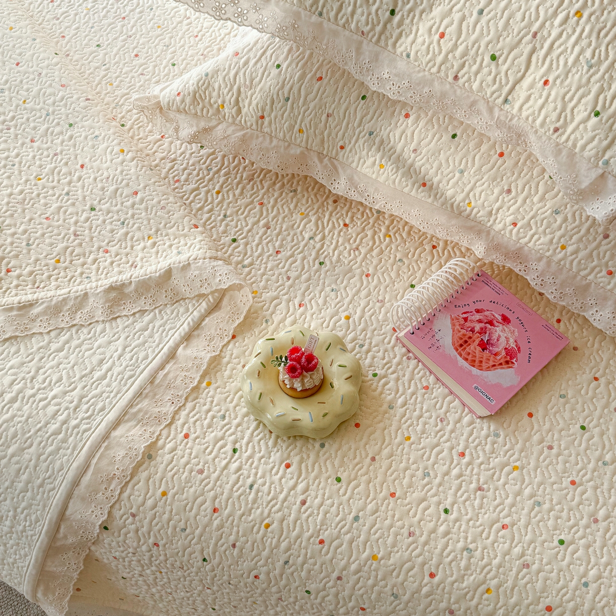 91家纺网 家纺一手货源 找家纺 乐野家居 2026新款印花全棉有氧双层纱床盖三件套 波点童话