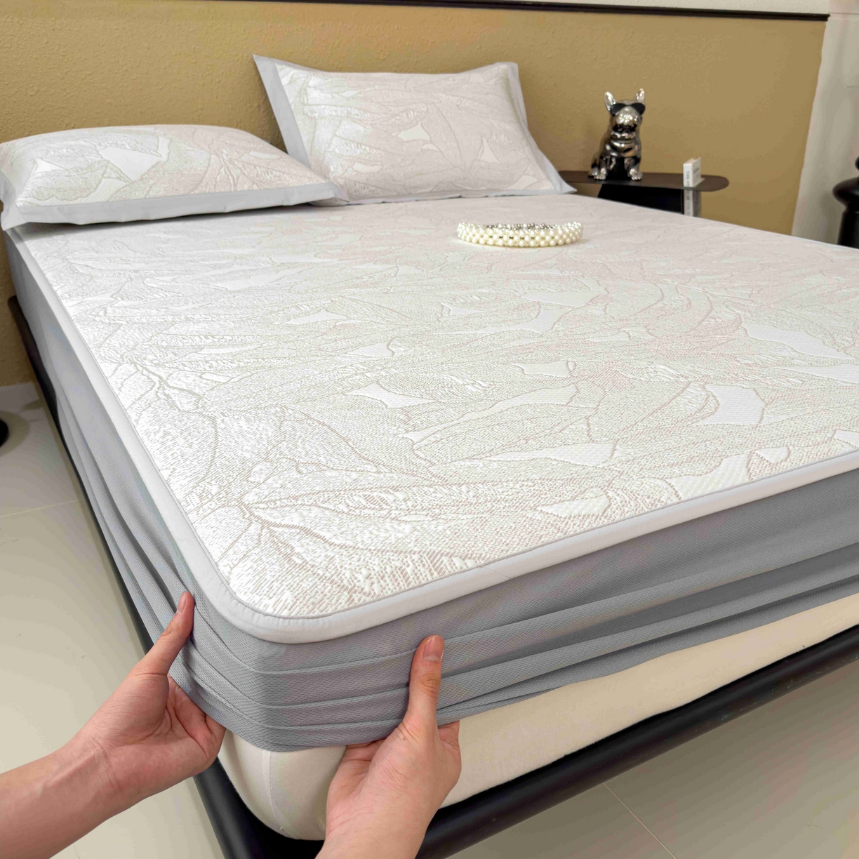 91家纺网 家纺一手货源 找家纺 孩子王家纺 2026春夏新款凉感过0.21夏天家用软席子可机洗空调席夏季高端华夫格凉席三件套 家大叶大-棕雾咖 床笠款