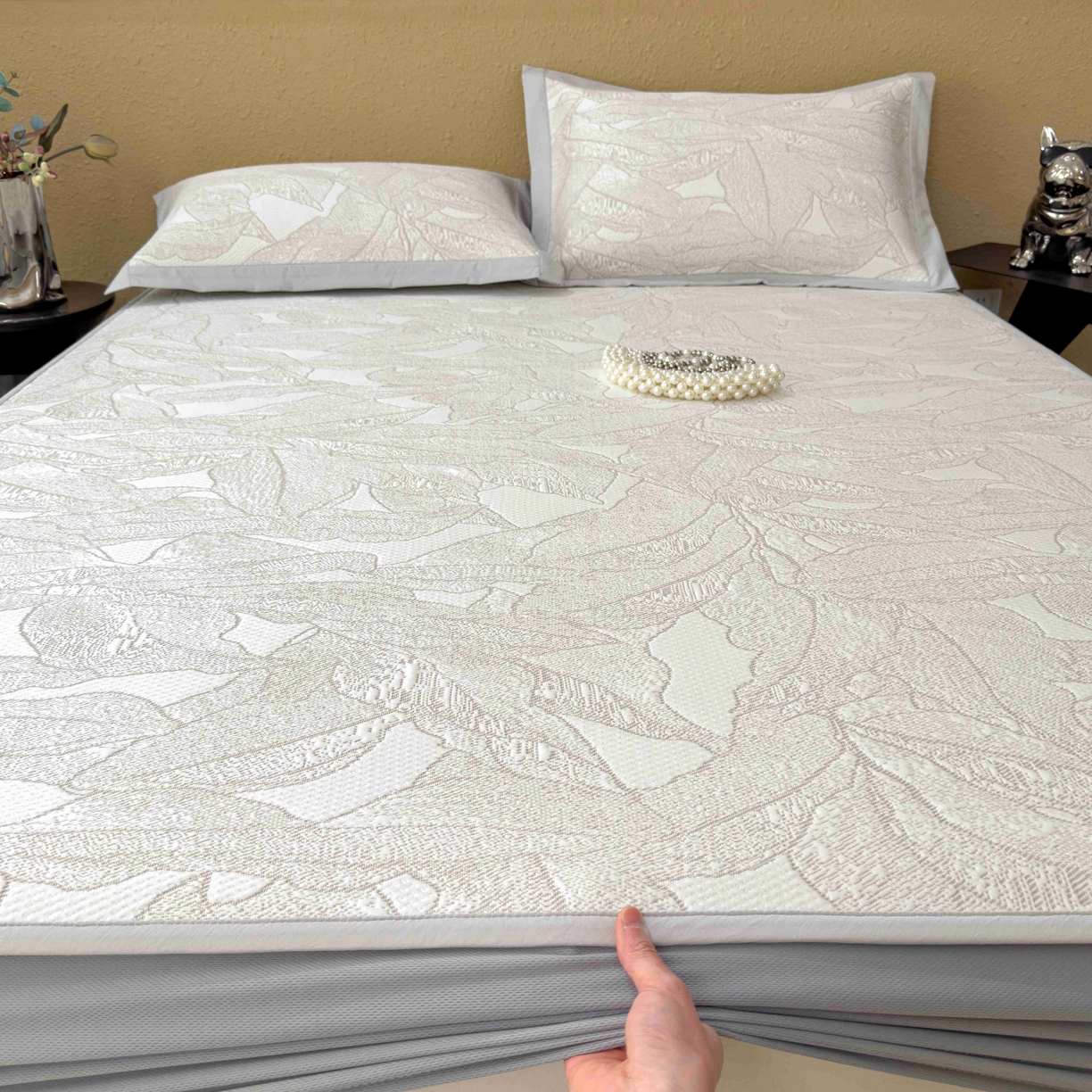 91家纺网 家纺一手货源 找家纺 孩子王家纺 2026春夏新款凉感过0.21夏天家用软席子可机洗空调席夏季高端华夫格凉席三件套 家大叶大-棕雾咖 床笠款