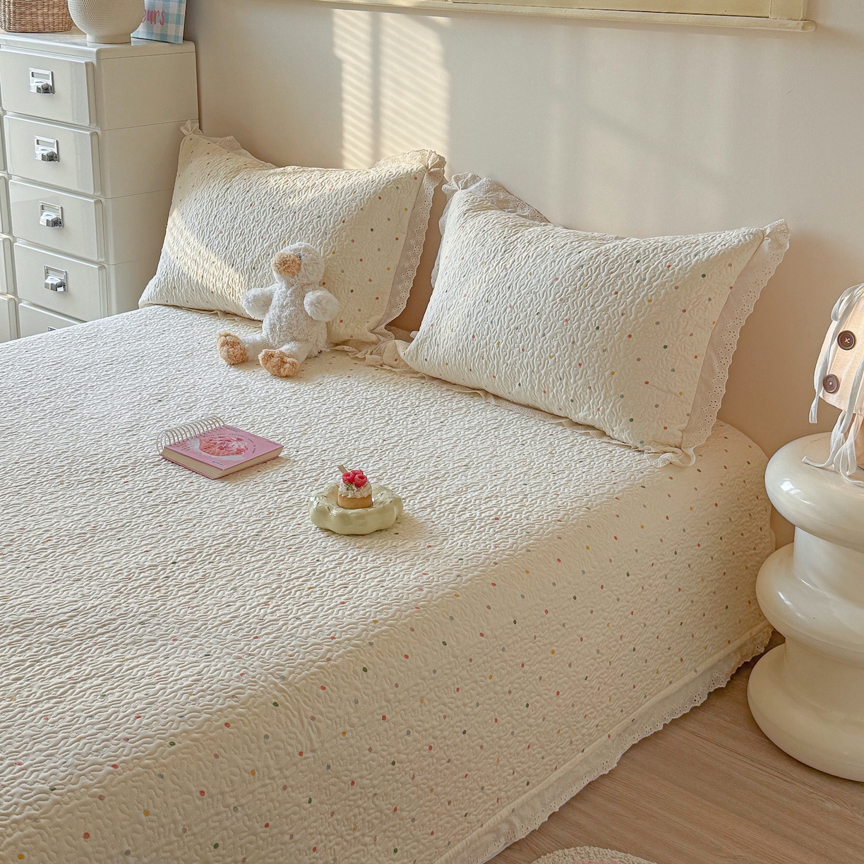 91家纺网 家纺一手货源 找家纺 乐野家居 2026新款印花全棉有氧双层纱床盖三件套 波点童话