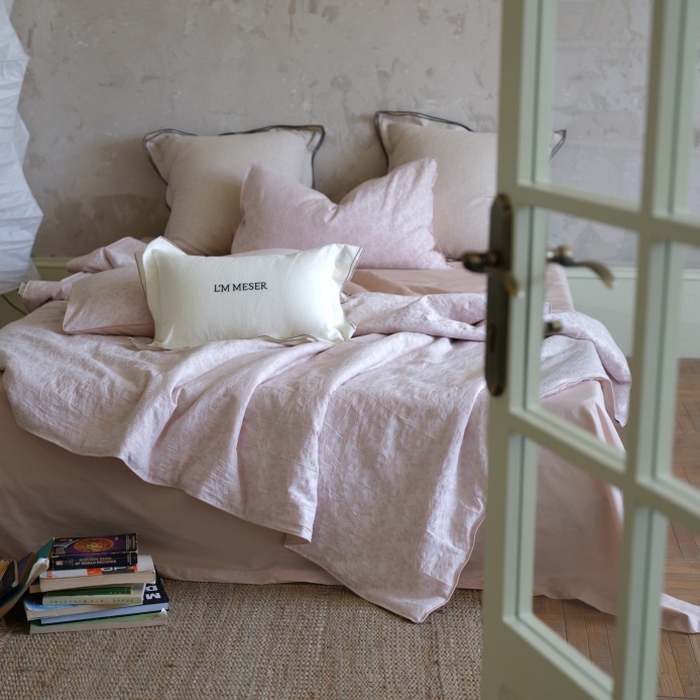 91家纺网 家纺一手货源 找家纺 佳汐蓝家纺 2026新款【慢性子】系列色织提花夏被&四件套 墨染（粉）