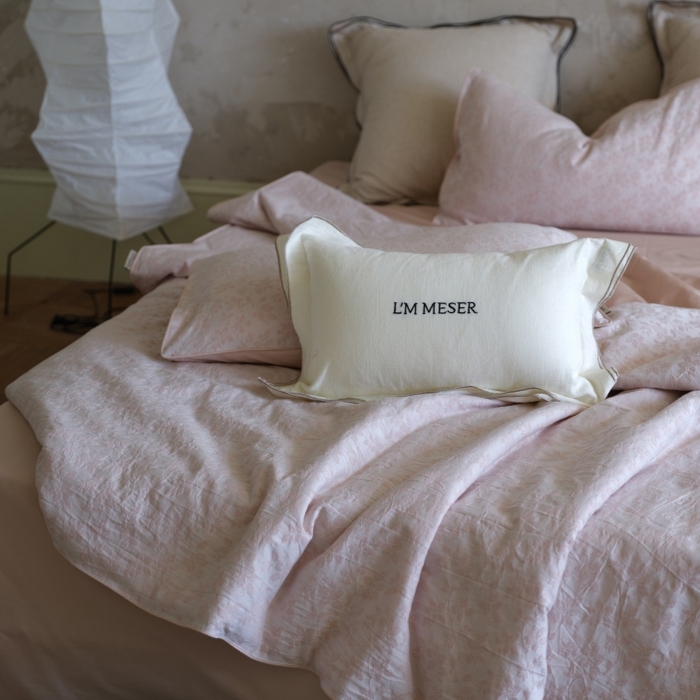 91家纺网 家纺一手货源 找家纺 佳汐蓝家纺 2026新款【慢性子】系列色织提花夏被&四件套 墨染（粉）