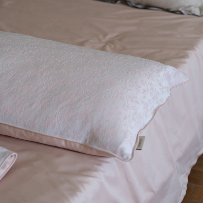 91家纺网 家纺一手货源 找家纺 佳汐蓝家纺 2026新款【慢性子】系列色织提花夏被&四件套 墨染（粉）